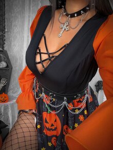 Whyspr Gaun Pendek Model Mengembang dengan Potongan V, Leher V, dan Detail Ramping, Motif Punk Grunge Halloween, Kain Patchwork, Pita Cincin Logam Warna Kontras, dan Potongan Pinggang Ramping. - MultiWarna - View 9