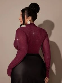 SHEIN BAE CURVE بودي سوت نسائي مقاس كبير باللون البرغندي مرصع بالراين ستون من الشبك شبه الشفاف بأكمام طويلة - عنابي اللون - مشاهدة 4
