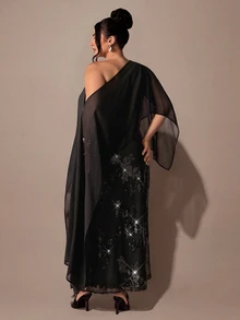 SHEIN BAE CURVE 大尺碼女款黑色長版不對稱領洋裝，萬聖節優雅雞尾酒洋裝，搭配不對稱肩披肩，優雅婚禮派對洋裝 - 黑色 - 查看 4