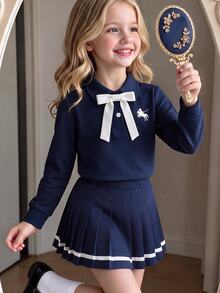 SHEIN Elladie kids 女童學院風百褶蝴蝶結 Polo 套裝 2 件套，長袖領口蝴蝶結上衣 + 百褶裙，生日幼兒園風格，白色秋季款 - 藍色 - 查看 1