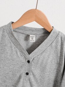 SHEIN Tween女孩童裝可愛甜美簡約灰色純色V領半開襟荷葉邊長袖格紋褲居家休閒睡衣套裝 2件組 秋冬/四季通用 - 彩色 - 查看 5