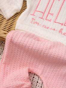 SHEIN 「HELLO」刺繡新生兒女嬰攝影套裝，嬰兒男孩女孩上衣褲子蝴蝶結帽子套組，粉紅色，1個月/100天拍照道具 - 彩色 - 查看 6