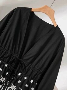 CosyJoli 大尺碼女款休閒波希米亞風優雅傳統極簡刺繡拼接V領收腰A字長袖襯衫黑色早午餐風 - 黑色 - 查看 5