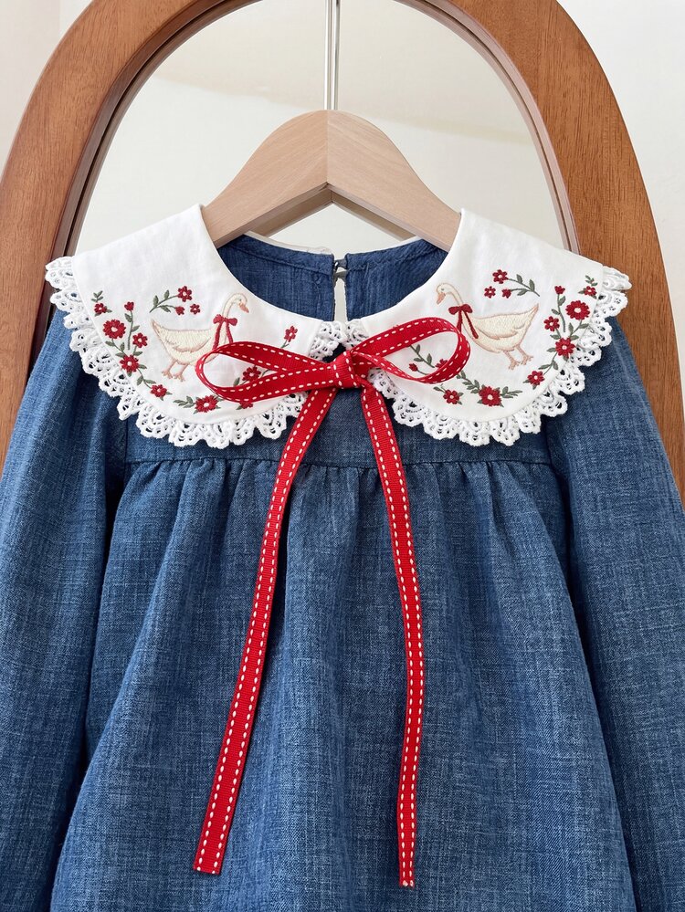 SHEIN Baby Girl Cute Autumn Long-Sleeve Dress With Duck And Floral Print And Cut-Out Peter Pan Collar Suitable Toddler Girl Clothes, Fall Outfit - Blue - View 8