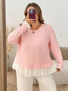 SHEIN CURVE+ Plus Beden Delikli Nakışlı Fırfırlı Etek Uçlu 2'si 1 Arada Tişört - Pembe - Görünüm 6