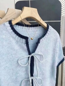 SHEIN Franclia 休闲宽松圆领短袖针织上衣，前系带设计，撞色滚边，卡其色，春夏女装蓝色夏季上衣，浅蓝色上衣，浅蓝色女式上衣，蓝色开衫，蓝色短袖上衣，法式衬衫，可爱女式上衣，水手风上衣，最新款女式上衣，新款女式上衣和衬衫，职业衬衫，休闲女式上衣，优雅 - 彩色 - 查看 4