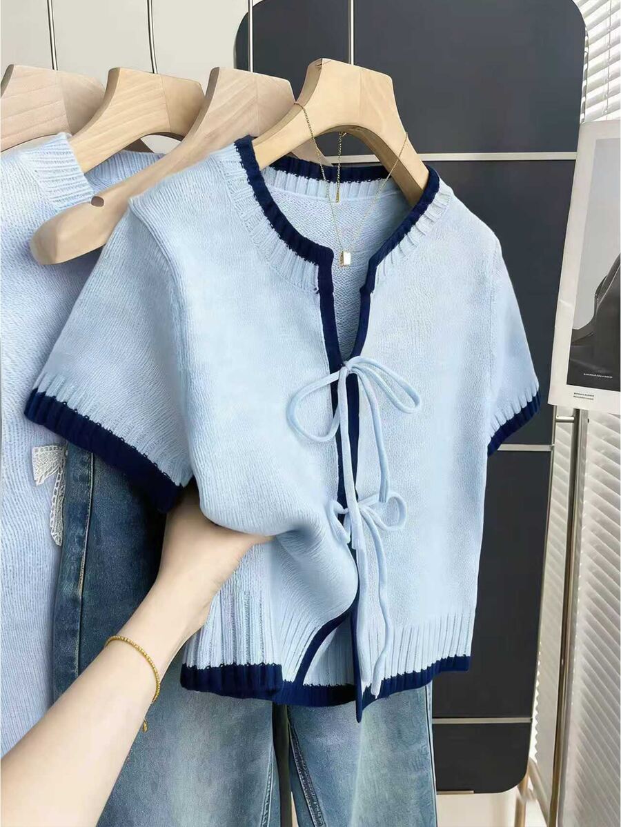 SHEIN Franclia 休闲宽松圆领短袖针织上衣,前系带设计,撞色滚边,卡其色,春夏女装蓝色夏季上衣,浅蓝色上衣,浅蓝色女式上衣,蓝色开衫,蓝色短袖上衣,法式衬衫,可爱女式上衣,水手风上衣,最新款女式上衣,新款女式上衣和衬衫,职业衬衫,休闲女式上衣,优雅 - 彩色 - 查看 1
