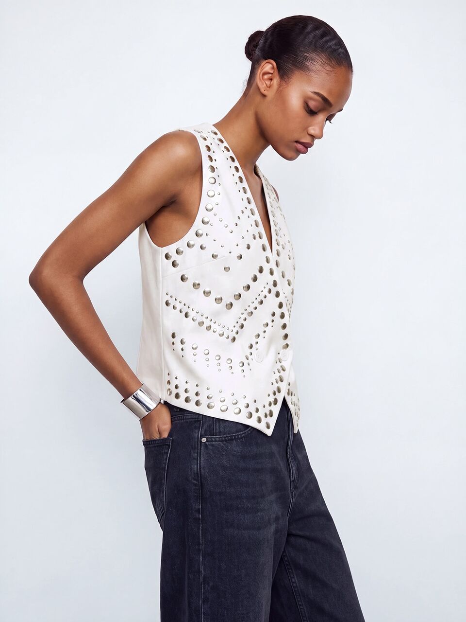 SHEIN Maija Women's White Sleeveless Top With Metal Disc Decor, Urban Modern Style