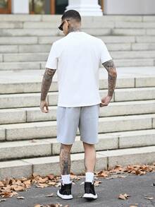 Devon Thys 男士休闲标语印花T恤和纯色抽绳短裤两件套夏季情侣装 - 灰色 - 查看 2