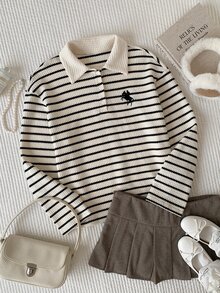 Comfortcana Kaos Lengan Panjang Kasual Wanita Motif Garis-Garis Bergambar Ksatria untuk Pemakaian Sehari-hari - Hitam dan Putih - View 5