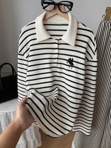 Comfortcana Kaos Lengan Panjang Kasual Wanita Motif Garis-Garis Bergambar Ksatria untuk Pemakaian Sehari-hari - Hitam dan Putih - View 3
