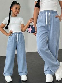 SHEIN Tween女孩淺色水洗休閒寬鬆牛仔長褲，舒適休閒度假大學風推薦！舒適淺色水洗藍牛仔布料，彈性腰帶抽繩設計＋高腰修身，完美貼合小Tween女孩，打造時尚長腿視覺效果。無論是日常出遊、校園休閒、開學季、旅行度假漫步等，都能化身活力街頭時尚達人！ - 淺色水洗藍 - 查看 2