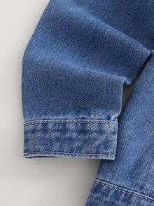 SHEIN 男童牛仔夾克外套，四季皆宜，柔軟棉質，休閒時尚百搭舒適，極簡經典翻領，前雙貼袋設計，可拆卸針織連帽，寬鬆版型，淺藍水洗牛仔夾克外套，適合日常穿著與度假 - 中等水洗藍 - 查看 8