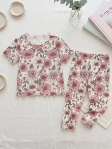 SHEIN Playful Pals 女童睡衣 春夏四季通用 可愛甜美小蜜蜂、草莓、小碎花圖案組合印花 波浪下擺設計 圓領短袖套頭上衣與長褲 2件套居家休閒服 1套 - 彩色 - 查看 3