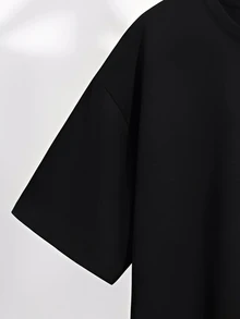 SHEIN 两件套男童简约小写字母撞色纹理深灰色短袖T恤搭配乳白色工装裤套装，休闲学院风，舒适时尚，简约实用，百搭柔软面料，适合日常穿着，适合上学，适合旅行，适合户外运动，适合春、夏、秋、冬四季。 - 彩色 - 查看 6