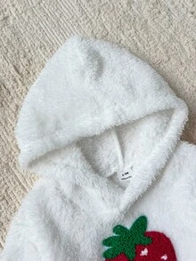 SHEIN 2件組秋冬女嬰奶油色珊瑚絨連帽上衣搭配紅色收口長褲，胸前3D毛巾刺繡草莓圖案，柔軟加厚雙面絨布親膚，寬鬆落肩設計，甜美女孩風，適合日常穿著、上學與拍照 - 紅色 - 查看 7