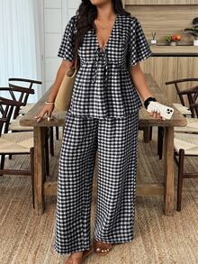 Breezaya Plus Size Plaid V-Neck Loose Ruffle Trim Short Sleeve Shirt & Pants 2 Pieces Set - Black - View 3