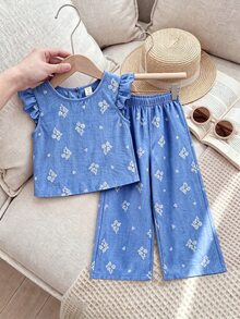 Elladie kids 女童春夏休闲简约韩版两件套。采用编织花卉印花纹理面料。白色无袖圆领上衣，后背纽扣开襟设计，搭配同色系休闲裤。适合年轻女孩，韩版简约风格，可爱又淑女，适合日常、上学、外出、度假等休闲场合穿着。春夏套装，女童服装，女童套装，女童夏季套装，女童配套套装。夏季服装。柔软舒适。 - 藍色 - 查看 4