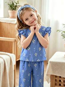 Elladie kids 女童春夏休闲简约韩版两件套。采用编织花卉印花纹理面料。白色无袖圆领上衣，后背纽扣开襟设计，搭配同色系休闲裤。适合年轻女孩，韩版简约风格，可爱又淑女，适合日常、上学、外出、度假等休闲场合穿着。春夏套装，女童服装，女童套装，女童夏季套装，女童配套套装。夏季服装。柔软舒适。 - 藍色 - 查看 5