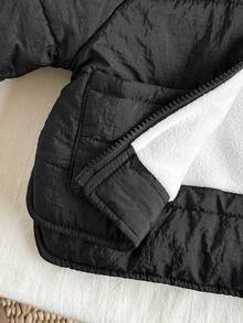 SHEIN 男嬰冬季加厚夾棉外套，保暖抓絨內裡連帽羽絨大衣，附口袋，黑色厚實外衣 - 黑色 - 查看 8