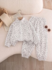 SHEIN 2件組女童幼兒春秋新款時尚豹紋愛心編織帶立領拉鍊夾克與錐形長褲套裝，可愛甜美酷感，適合返校、外出與日常穿著 - 灰色 - 查看 4