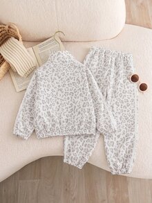 SHEIN 2件組女童幼兒春秋新款時尚豹紋愛心編織帶立領拉鍊夾克與錐形長褲套裝，可愛甜美酷感，適合返校、外出與日常穿著 - 灰色 - 查看 3