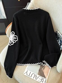 GlowEve CURVE Cardigan Wanita Ukuran Besar Elegan Musim Gugur/Musim Dingin Gaya Prancis Romantis dengan Blok Warna, Motif Bunga 3D, dan Hiasan Ruffle Kontras, Cocok untuk Pakaian Sehari-hari, Kantor, dan Formal, Warna Hitam - Hitam dan Putih - View 2