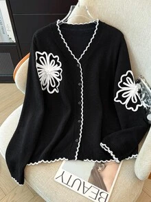GlowEve CURVE Cardigan Wanita Ukuran Besar Elegan Musim Gugur/Musim Dingin Gaya Prancis Romantis dengan Blok Warna, Motif Bunga 3D, dan Hiasan Ruffle Kontras, Cocok untuk Pakaian Sehari-hari, Kantor, dan Formal, Warna Hitam - Hitam dan Putih - View 4