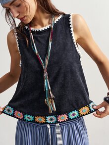 Bohemela 这款女士夏季休闲舒适上衣，适合街头穿搭、度假、西部音乐节和乡村音乐会等场合。采用波西米亚风纯色针织面料，经复古水洗做旧处理，并饰以钩编贴花，更添细节之美。可作为夏季背心穿着，四季皆宜。 - 黑色 - 查看 6