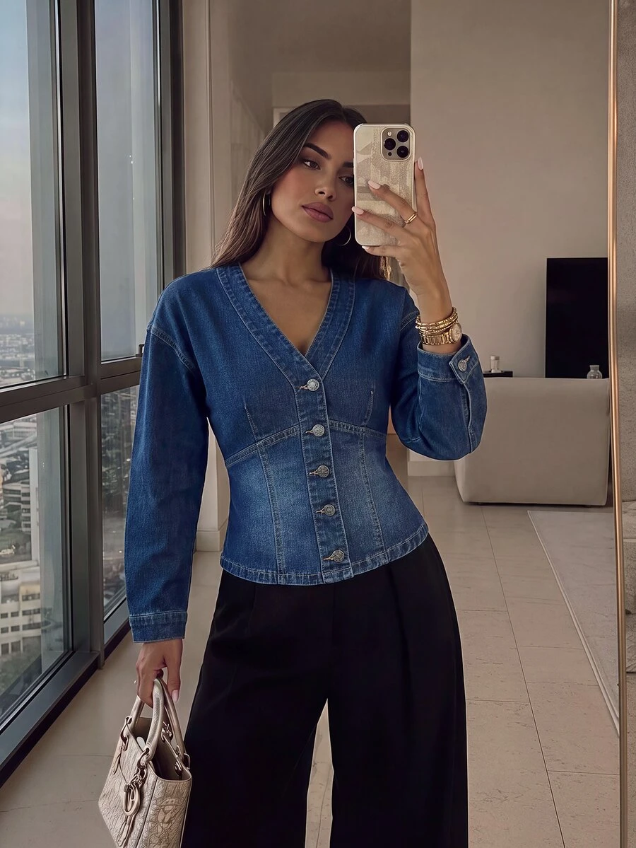 Firerie Top de mezclilla azul para mujer con cuello en V, abotonado sencillo, estilo casual streetwear, versátil para uso diario, otoño, para salir y brunch - Azul - Ver 1