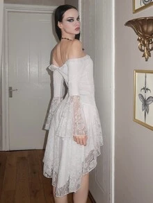 Glisette Gaun Mini Fashion Wanita Model Off-Shoulder dengan Lengan Lonceng dan Detail Renda Kontras - Putih - View 1