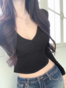 DAZY 女款純色修身V領長袖抓皺優雅性感度假風春夏秋冬打底上衣T恤，適合日常與夜晚外出，黑色Y2K風格 - 黑色 - 查看 8