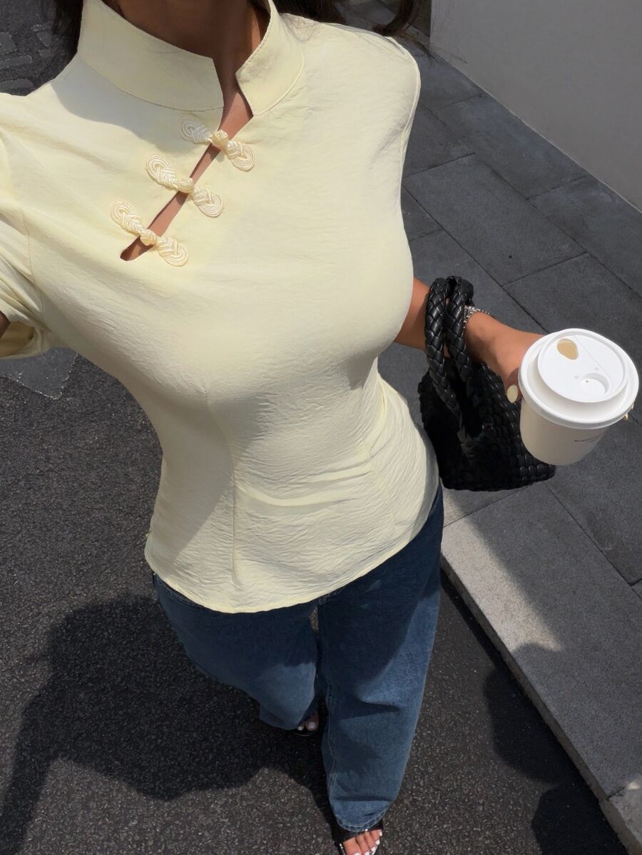 Aloruh 杏色新款中式立领短袖束腰衬衫，春夏新款女装 - 淡黃色 - 查看 1