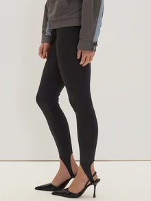 MUSEYN Black High Waised Elastic Strap Leggings Sleek Essential Versatile Everyday Layering Fall Fashion - Black - View 4