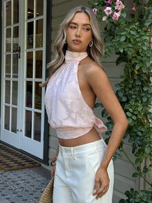 Aloruh 女款優雅掛脖淺粉色提花布料露背短版上衣，夏季女款短版上衣 - 淺粉色 - 查看 5