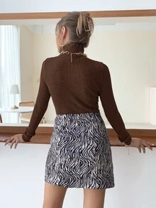 SHEIN PETITE كنزة صوفية كاجوال برقبة عالية للنساء بحجم صغير، لون بني سادة، بتفاصيل محبوكة مضلعة للخريف - بني - مشاهدة 2