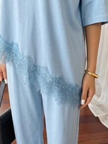 Aloruh 女款蕾絲拼接不對稱下擺圓領T恤與純色長褲兩件套 - 淺藍色 - 查看 8