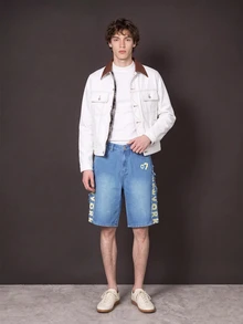 Manfinity Denimwave Pantalones cortos vaqueros de pierna ancha con estampado estadounidense y efecto desgastado para hombres, estilo hip hop y streetwear - Lavado ligero - Ver 3