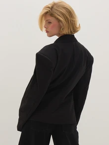 MUSEYN Blazer Kasual Lengan Panjang Wanita Warna Polos dengan Kerah Berlekuk - Hitam - View 4