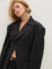 MUSEYN Blazer Kasual Lengan Panjang Wanita Warna Polos dengan Kerah Berlekuk - Hitam - View 5