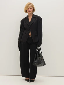 MUSEYN Blazer Kasual Lengan Panjang Wanita Warna Polos dengan Kerah Berlekuk - Hitam - View 2