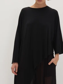 MUSEYN Atasan Wanita Warna Polos dengan Hemline Asimetris - Hitam - View 6