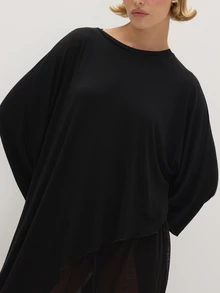 MUSEYN Atasan Wanita Warna Polos dengan Hemline Asimetris - Hitam - View 4