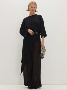 MUSEYN Atasan Wanita Warna Polos dengan Hemline Asimetris - Hitam - View 5