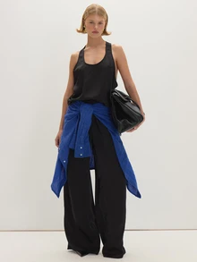 MUSEYN Black Satin Scoop Neck Racer Back Cami Top  Everyday Casual Fall New Season Sapsule Wardrobe Fashion - Black - View 2