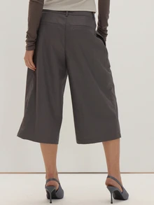 MUSEYN Celana Kulot Berlipit Tenun Warna Abu-abu Gelap - Dark Grey - View 4