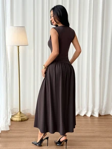 SHEIN PETITE 女款極簡圓領百褶洋裝，適合度假、海灘與海濱穿著 - 咖啡棕 - 查看 2