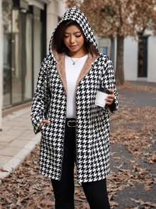 SHEIN Clasi 大尺碼女款千鳥格前拉鍊休閒保暖內裡長版連帽外套 - 黑與白 - 查看 5