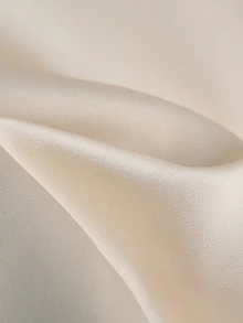 GlowEve CURVE 大码女式时尚缎面短袖衬衫 - 杏色 - 查看 7