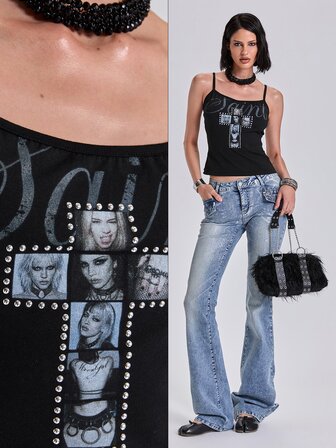 Top de tirantes corto ajustado con estampado de retrato de chica punk Y2K, estampado de cruz y decoración de remaches